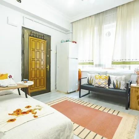 Lovely Flat Near Taksim Square In Cihangir Διαμέρισμα *