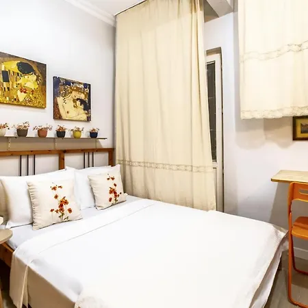 Lovely Flat Near Taksim Square In Cihangir Διαμέρισμα